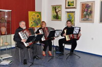 Akordeónové trio na vernisáži Evy Králikovej - 4. november 2016